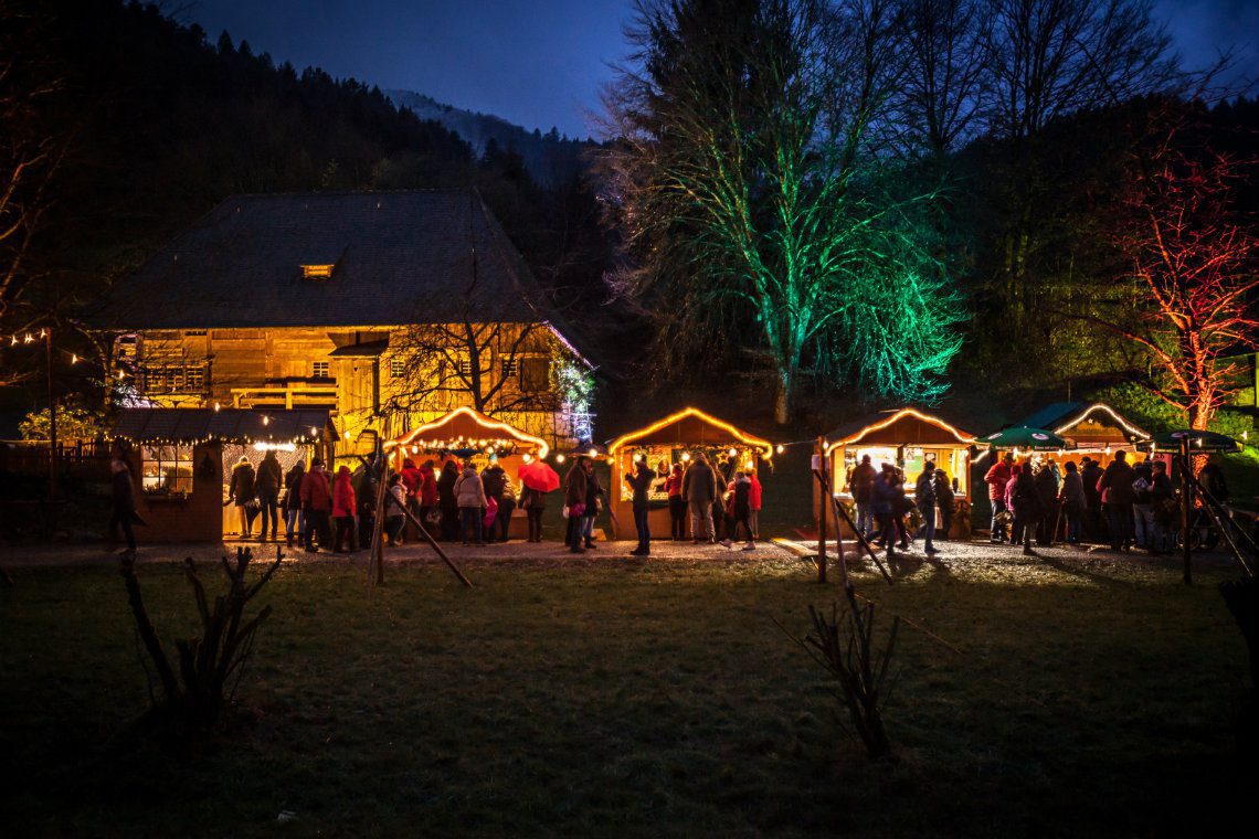 Stimmungsvoll beleuchtetes Ambiente © Schwarzwälder Freilichtmuseum Vogtsbauernhof