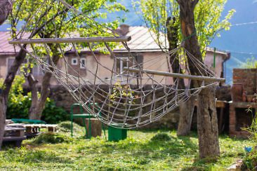 Armenien & Georgien Roadtrip Route, Reisevorbereitung und Tipps - Lela & Mari Homestay Stepazminda