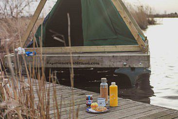 Mikroabenteuer Floßurlaub in der Wildnis bei Amsterdam