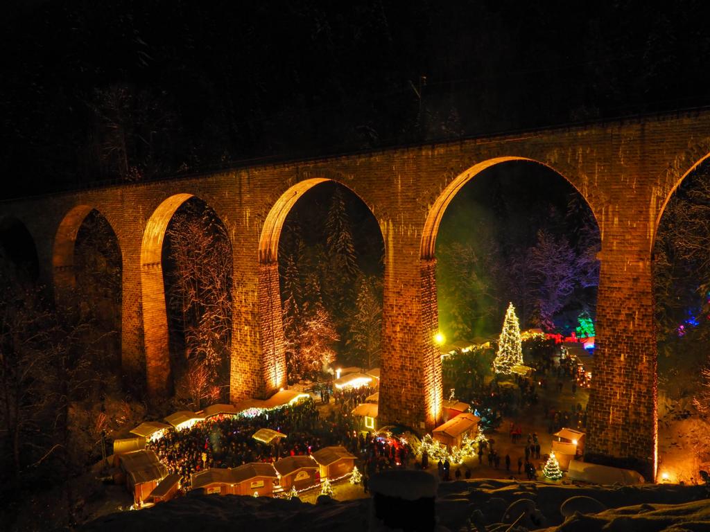 Weihnachtsmarkt in der Ravennaschlucht - Besondere Weihnachtsmärkte in Deutschland