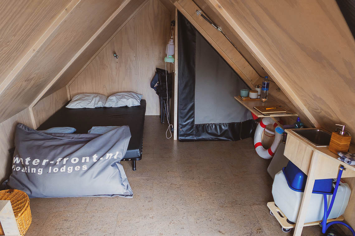Floating Lodge Floß Fort Uitermeer